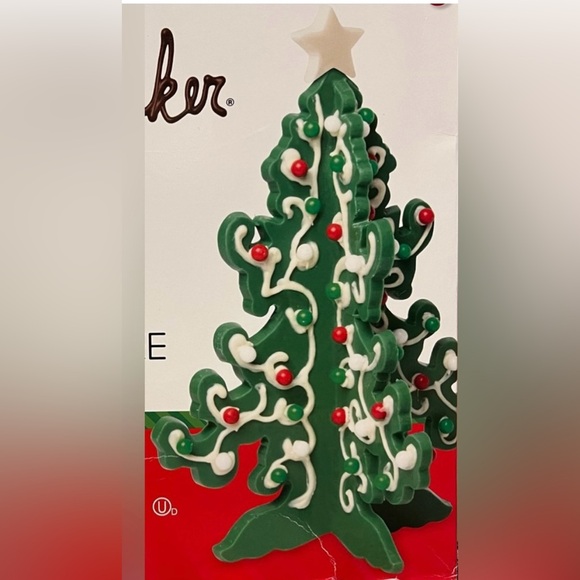 Chocolate Maker HOLIDAY TREE 3-D KIT New, never used, excellent condition. - Picture 3 of 7